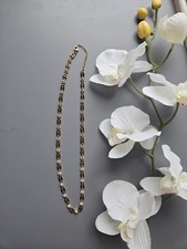 1 gold farbene Damen